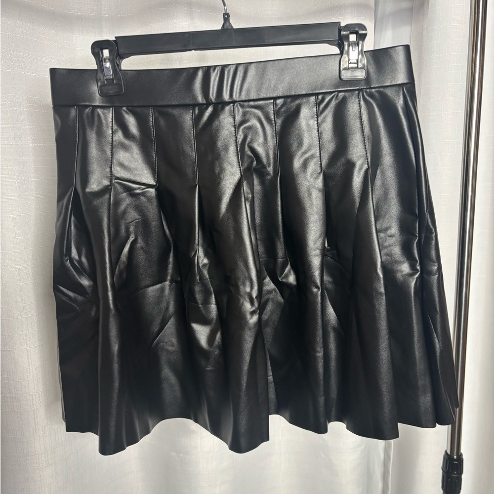 Elegant Black Pleated Skirt